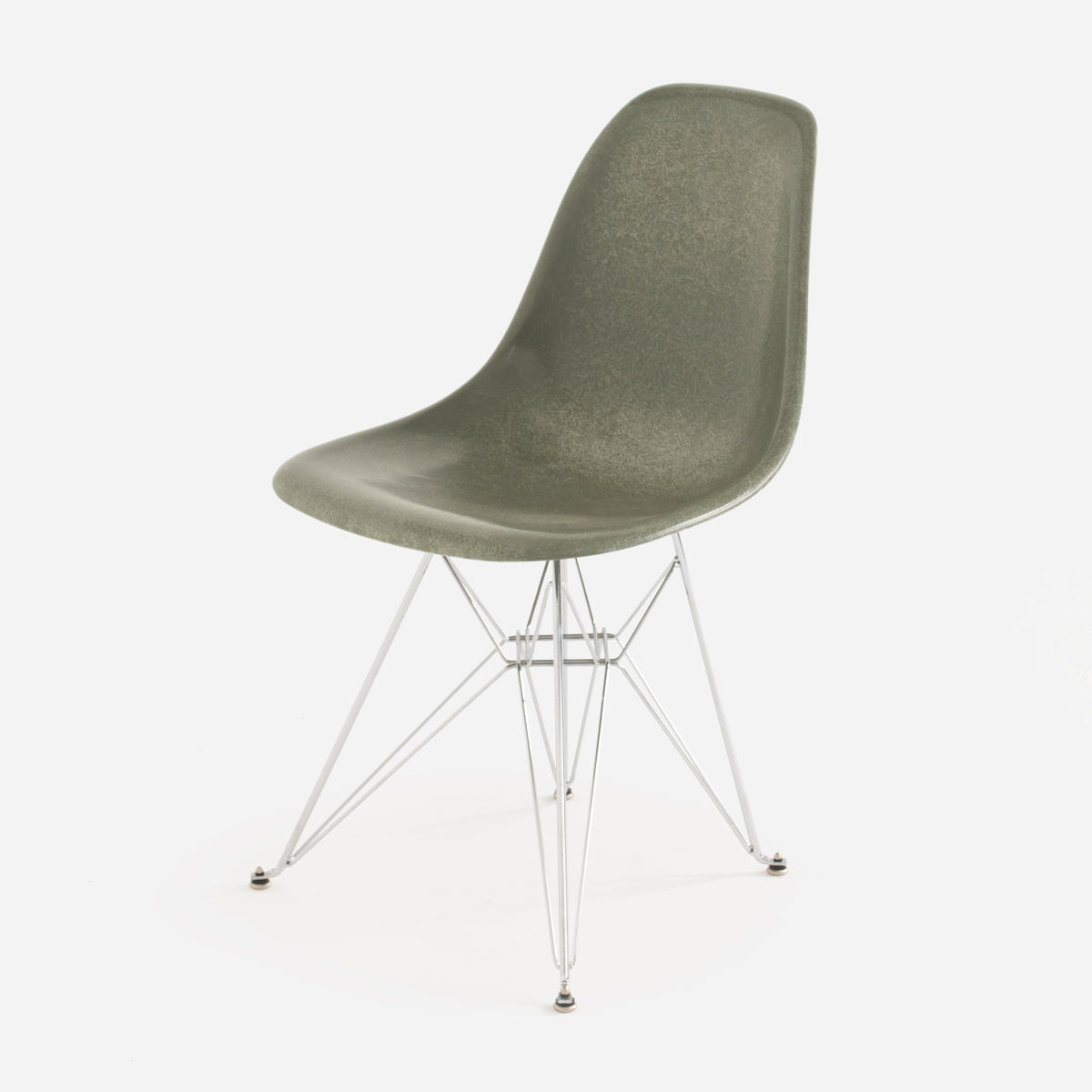 Case Study® Fiberglass Eiffel Side Chair – Modernica