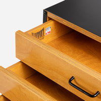 ケーススタディ Furniture® 220 収納ユニット - 3 つの引き出しドレッサーを備えたサンプル