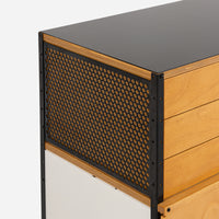 ケーススタディ Furniture® 220 収納ユニット - 3 つの引き出しドレッサーを備えたサンプル