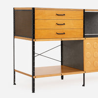 ケーススタディ Furniture® 220 収納ユニット - 3 つの引き出しドレッサーを備えたサンプル