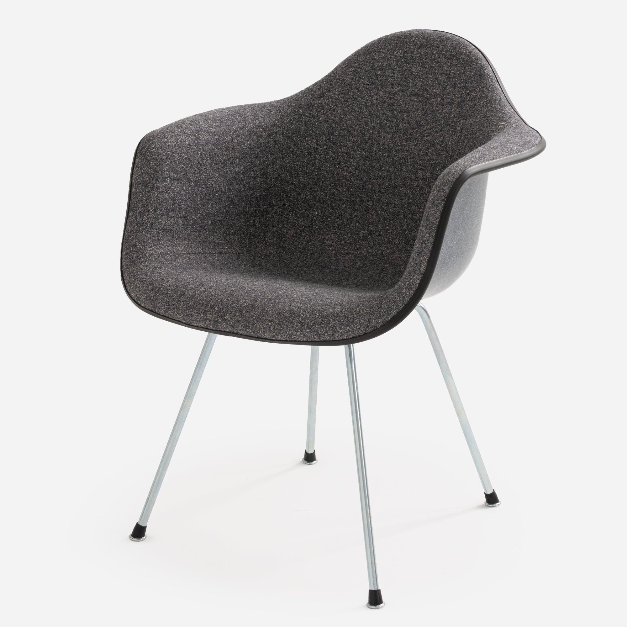 ケーススタディ® 家具布張りアームシェル エッフェル – Modernica