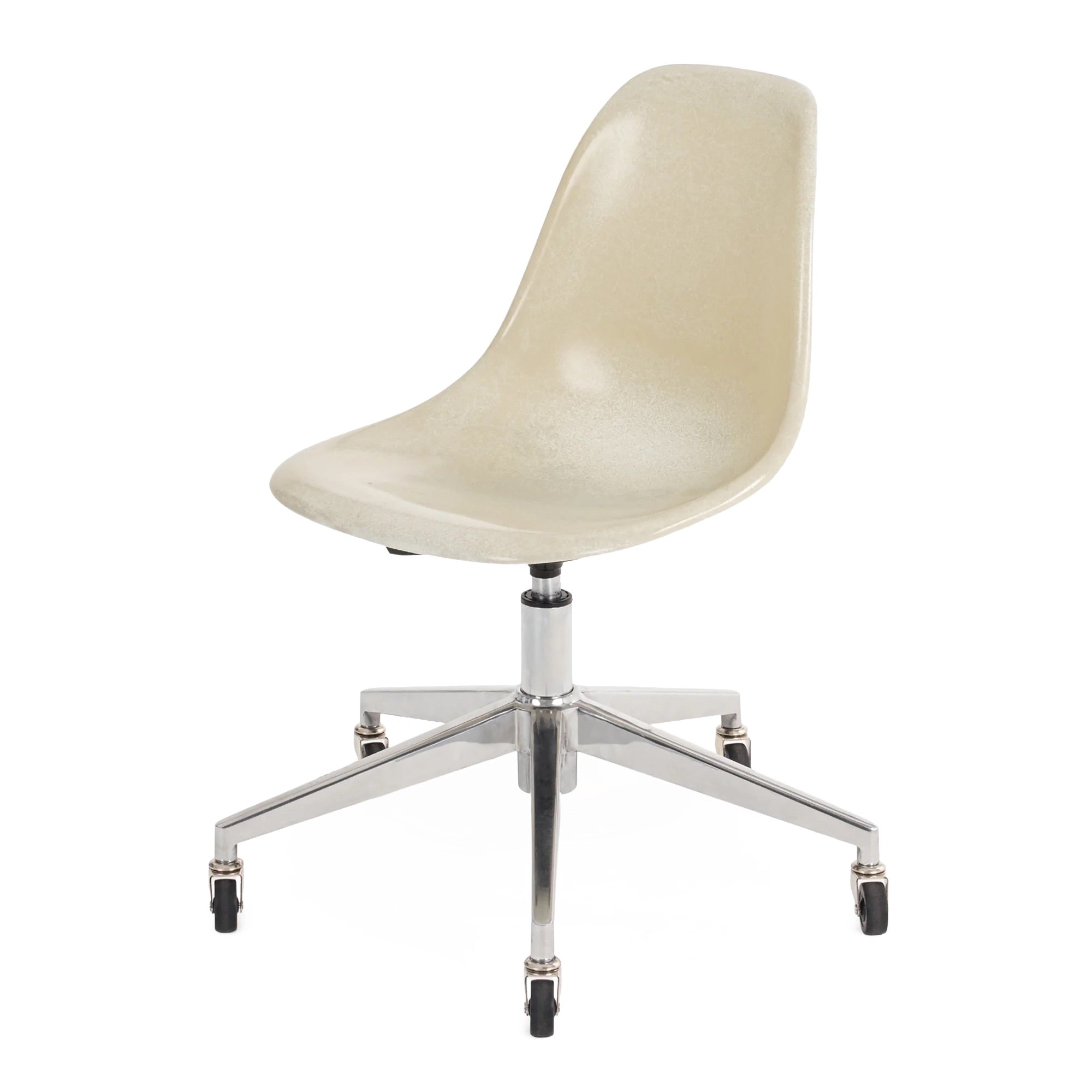 Case Study® Fiberglass Rolling Side Chair – Modernica