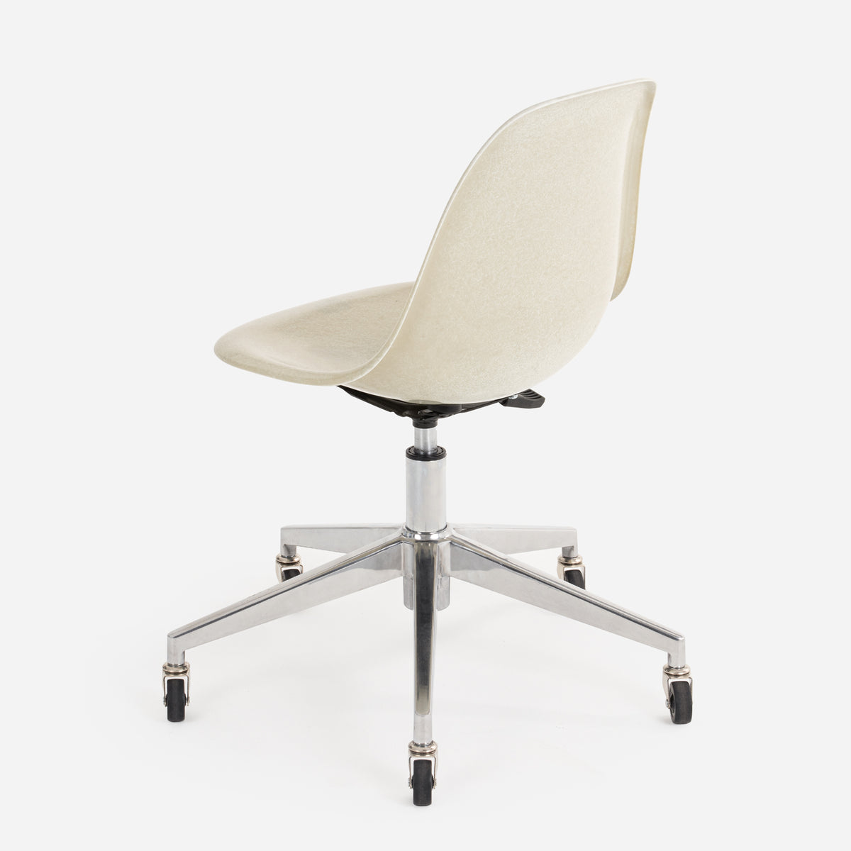 Case Study® Furniture Side Shell Rolling – Modernica Inc