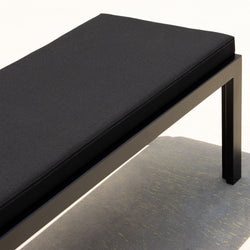 Case Study® Furniture ステンレスベンチ 62 インチ - 布張り - レイブンブラック