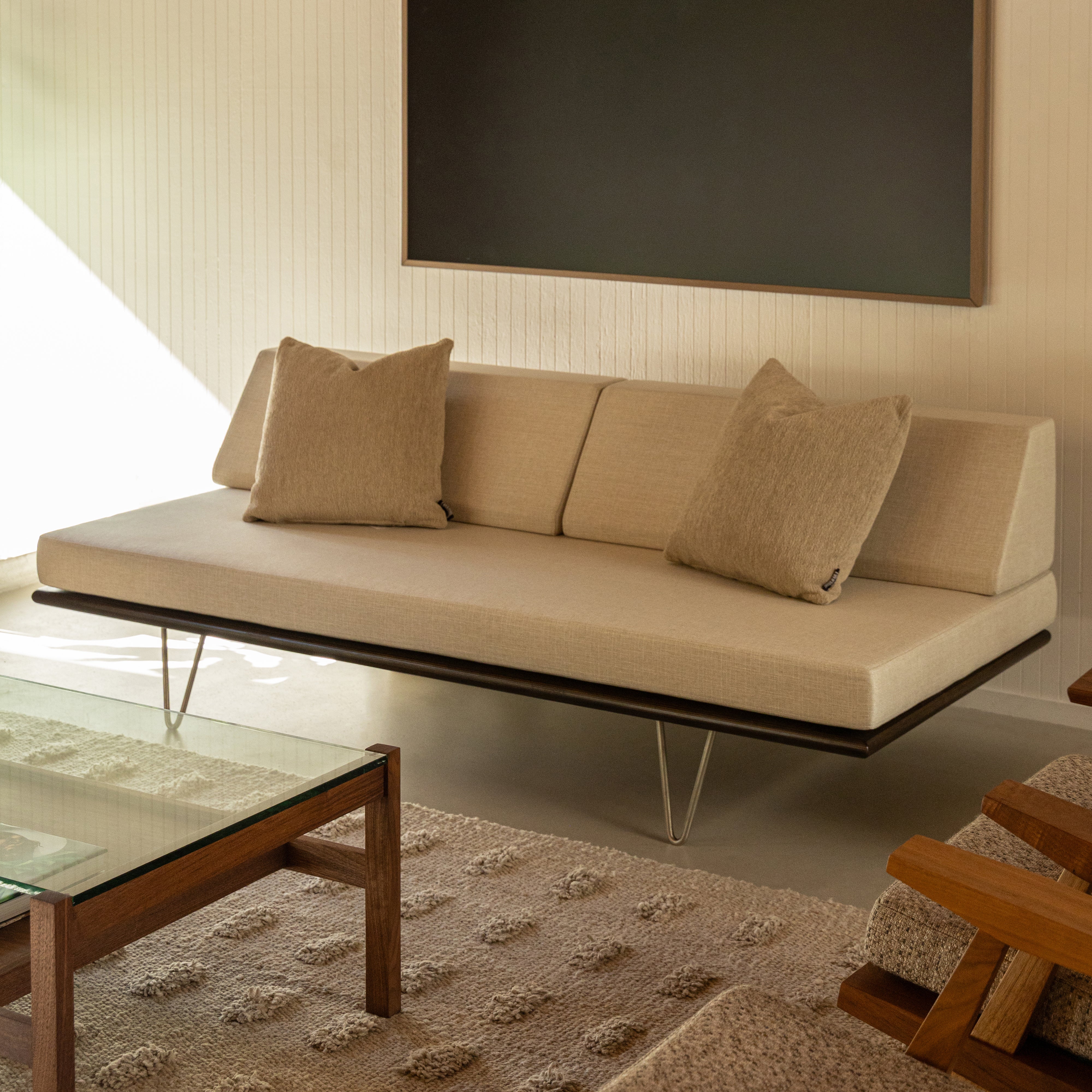 Case Study® V-Leg Daybed