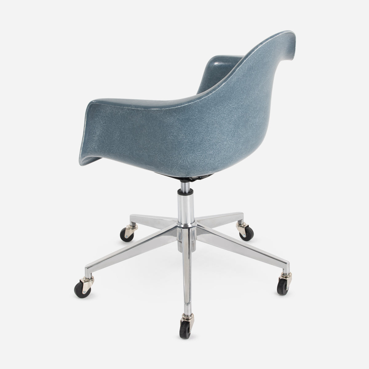 Case Study® Fiberglass Rolling Armchair – Modernica
