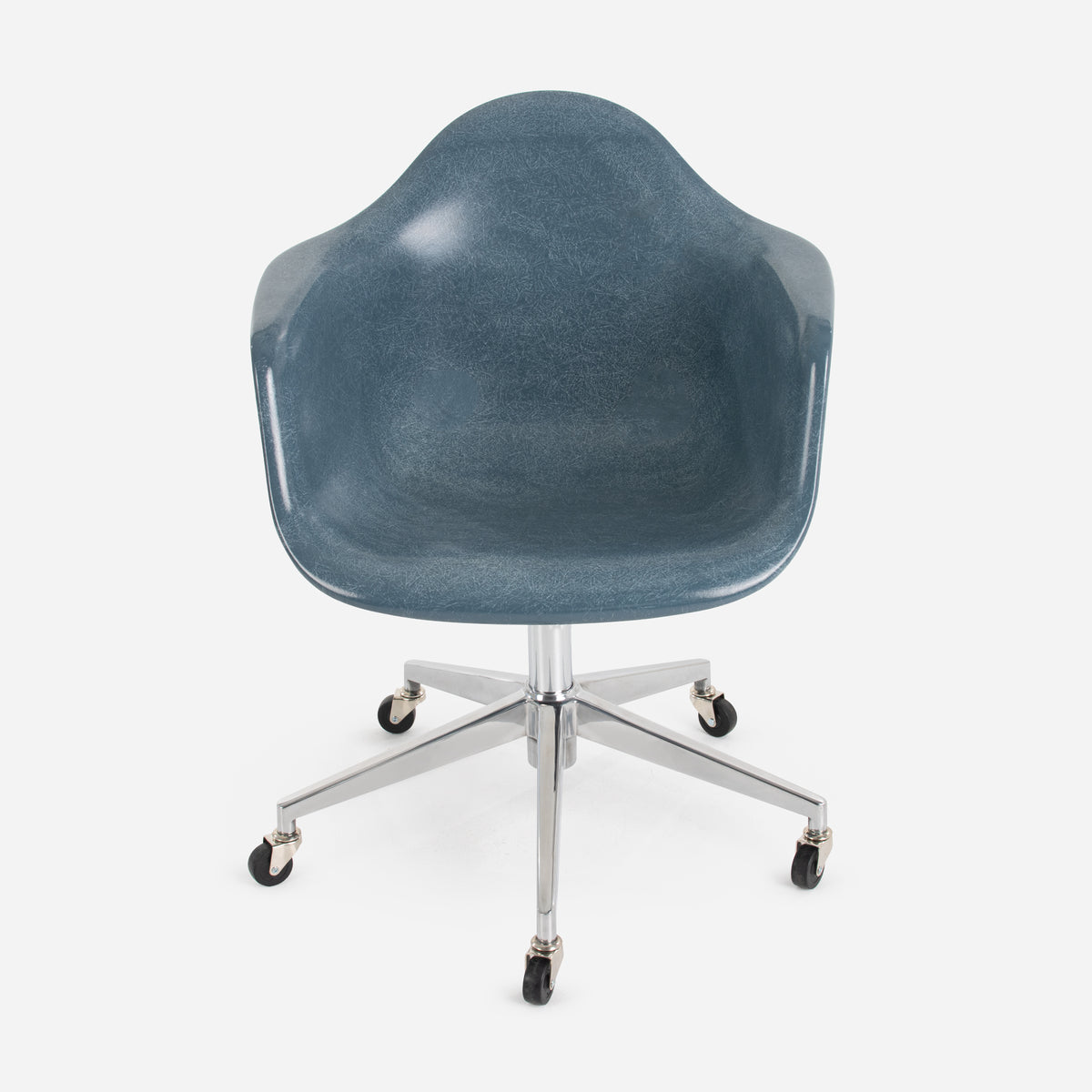 Case Study® Fiberglass Rolling Armchair – Modernica