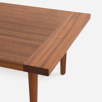 Case Study® 家具 ストレートエッジ付き無垢材コーヒーテーブル